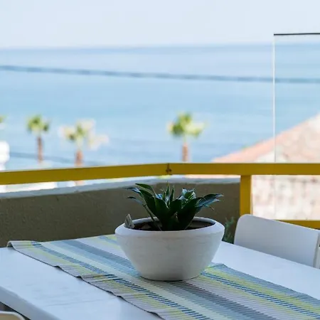 Eftihia Apartments By The Sea 雷斯蒙 Exterior photo
